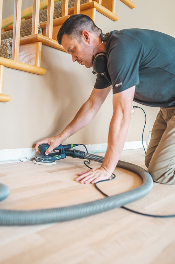 Random orbital sanding wood floor